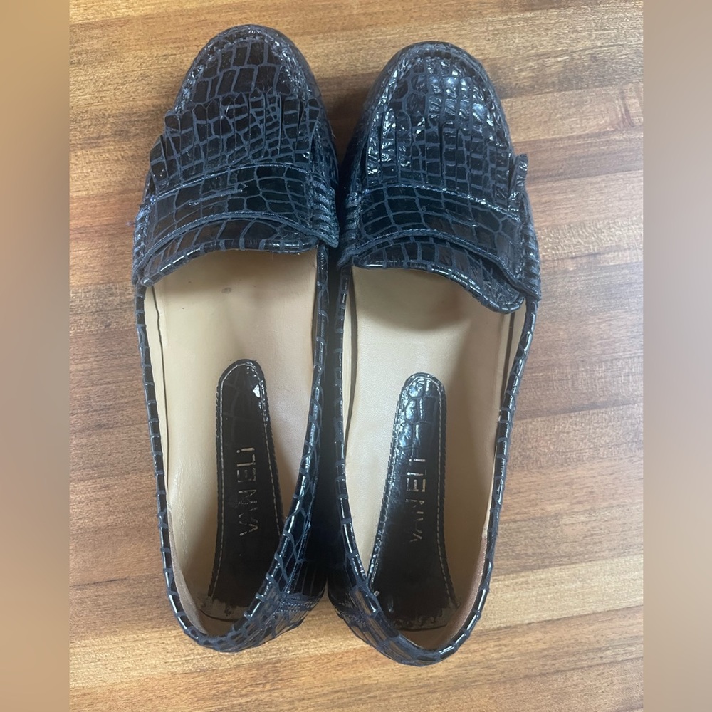 Women’s Vaneli leather loafers made in Italy size 8
